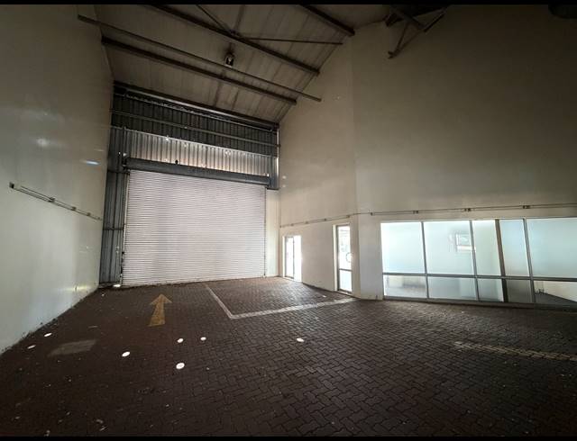 1,840.80M² SHOWROOM TO LET IN BRUMA